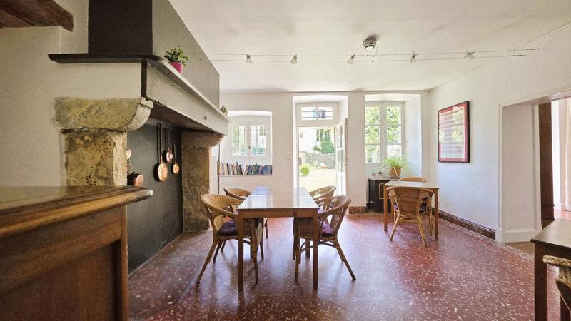 Propriété - 450 m² - 17 pièces