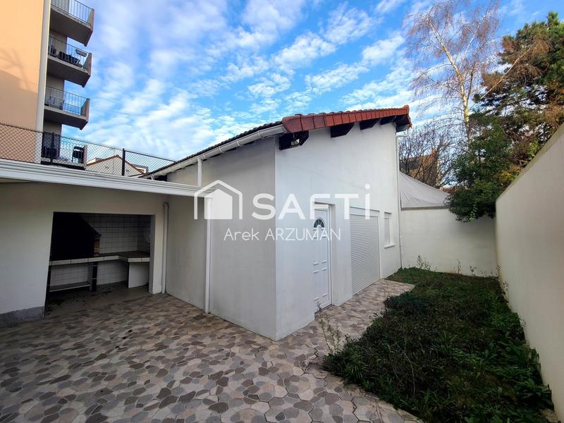 Maison - 277 m² - 6 pièces