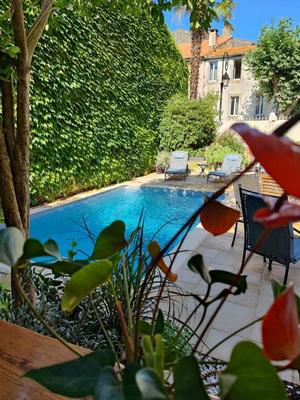 Maison - 746 m² - 15 pièces