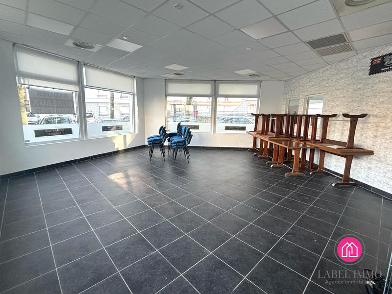 Local commercial - 196 m² - 8 pièces