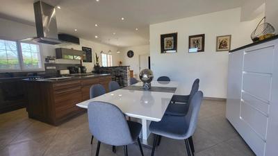 Villa - 220 m² - 6 pièces