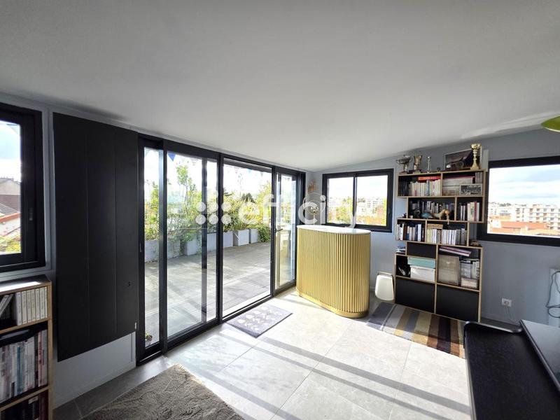 Appartement - 110 m² - 5 pièces