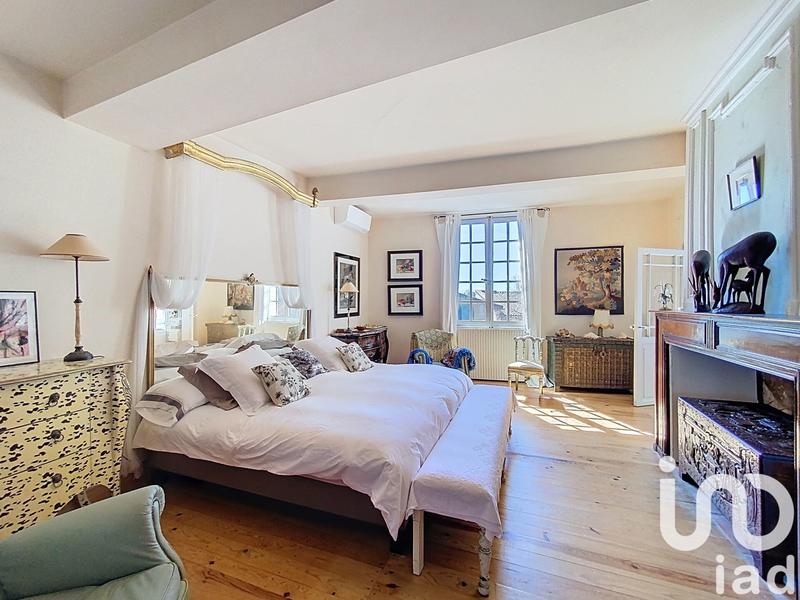 Maison - 393 m² - 10 pièces