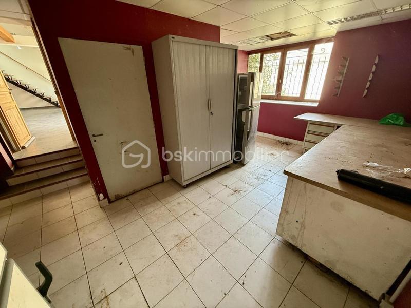 Maison - 240 m² - 9 pièces
