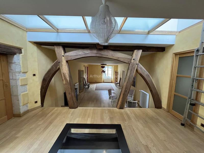 Maison - 325 m² - 10 pièces