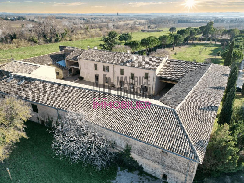 Maison - 590 m² - 14 pièces