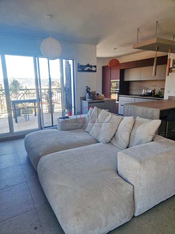 Appartement - 85 m² - 3 pièces