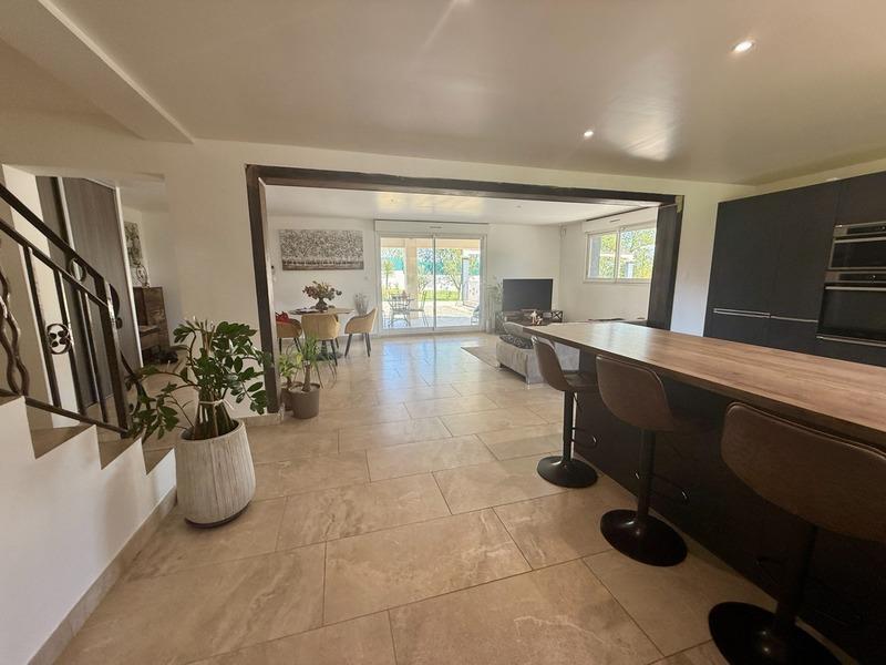 Villa - 194 m² - 9 pièces