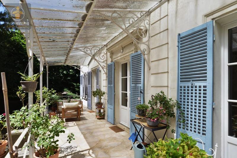 Maison - 333 m² - 10 pièces