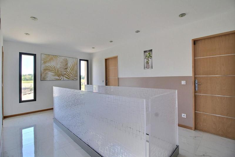 Maison - 288 m² - 7 pièces