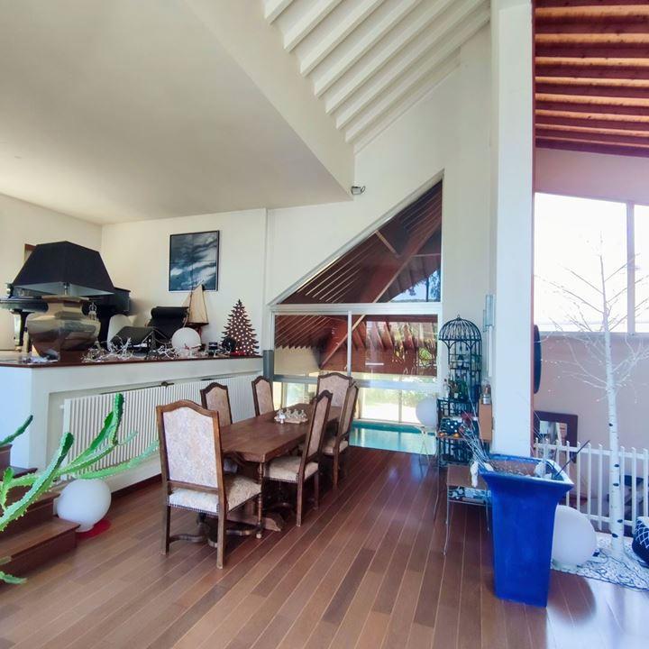 Maison - 250 m² - 8 pièces