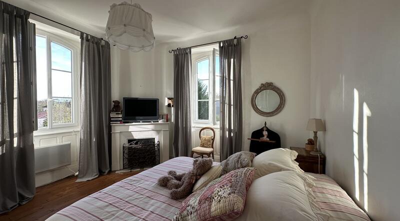 Maison - 270 m² - 8 pièces