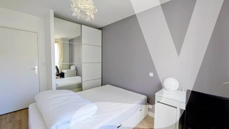 Appartement - 99 m² - 6 pièces