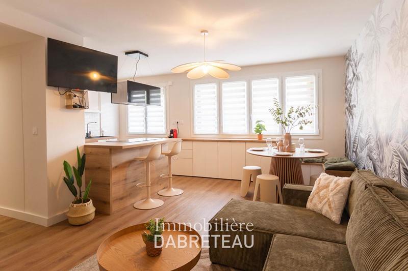 Appartement - 128 m² - 8 pièces