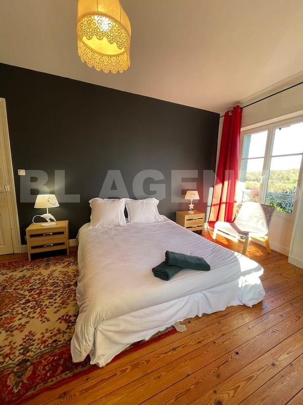 Maison chambre d'hôtes - 278 m² - 12 pièces