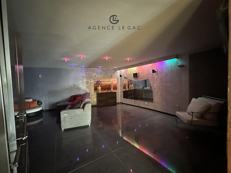 Villa - 317 m² - 7 pièces