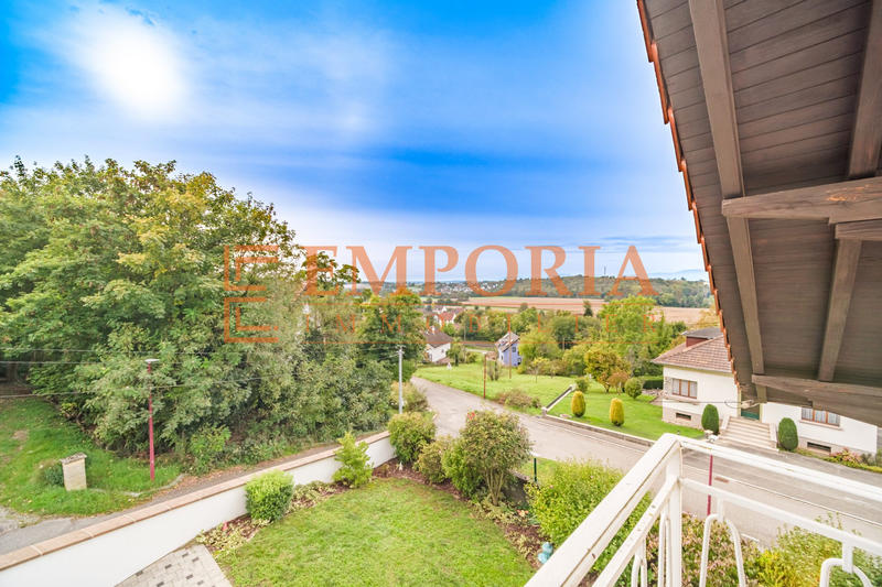 Maison - 180 m² - 8 pièces