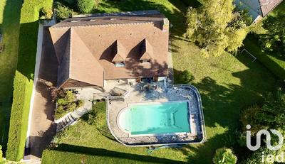 Maison - 181 m² - 7 pièces