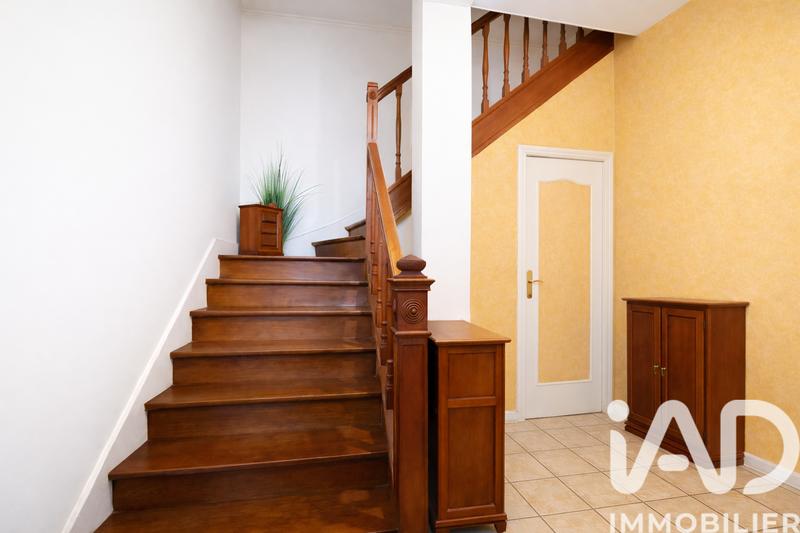 Maison - 250 m² - 8 pièces