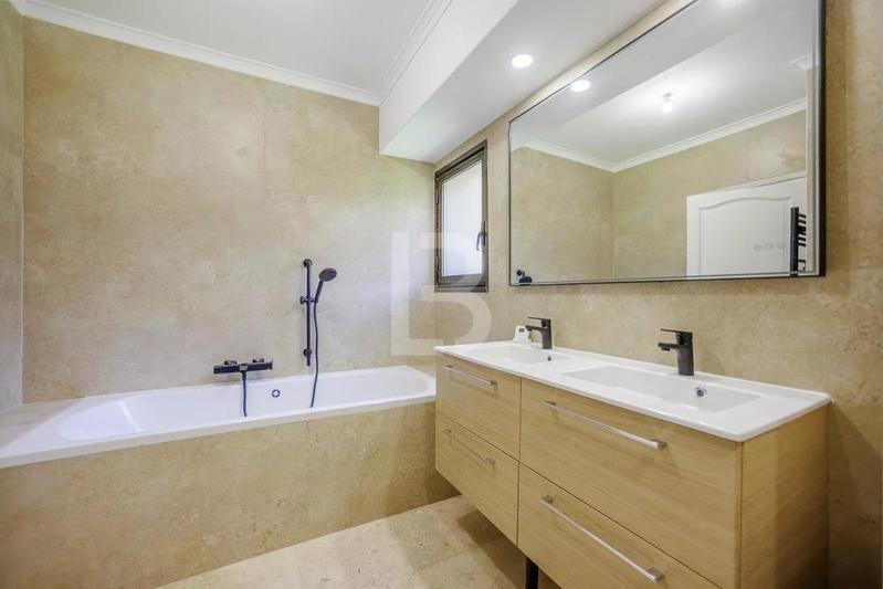 Villa - 181 m² - 7 pièces