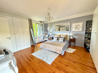 Maison - 245 m² - 8 pièces