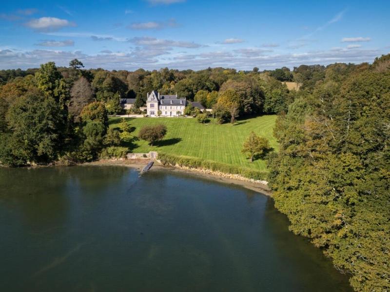 Propriété - 650 m² - 8 pièces