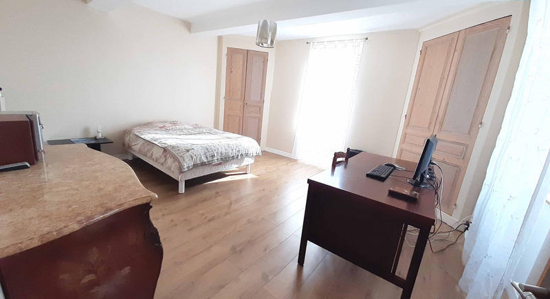 Maison - 217 m² - 9 pièces