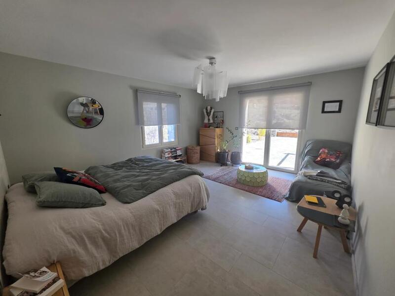 Maison - 285 m² - 9 pièces