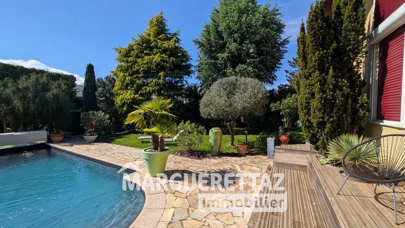 Maison - 250 m² - 9 pièces