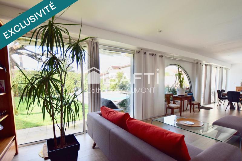 Maison - 246 m² - 10 pièces