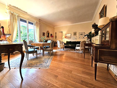 Maison - 207 m² - 9 pièces