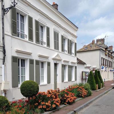 Maison - 220 m² - 8 pièces