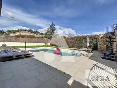 Maison - 215 m² - 6 pièces