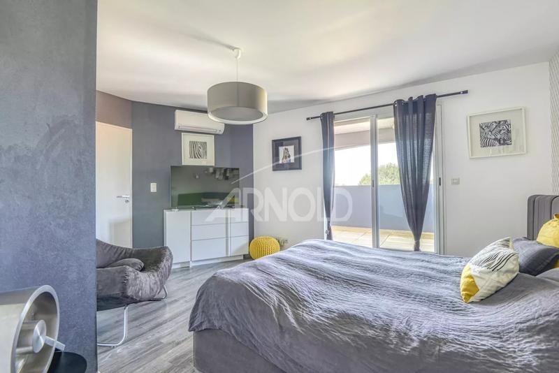 Maison - 250 m² - 12 pièces