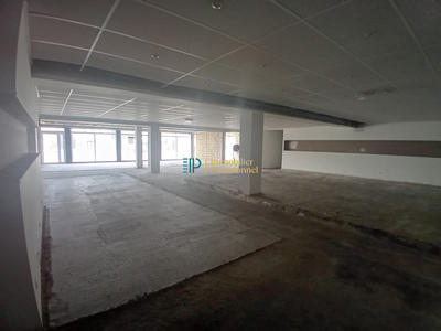 Local commercial - 260 m² - 1 pièce