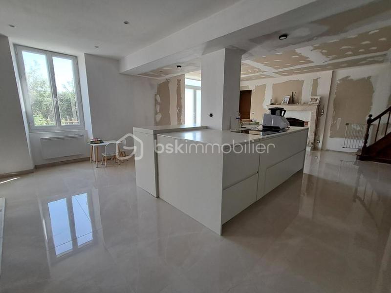 Demeure - 300 m² - 12 pièces