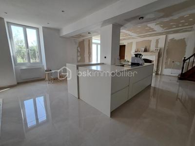 Demeure - 300 m² - 12 pièces