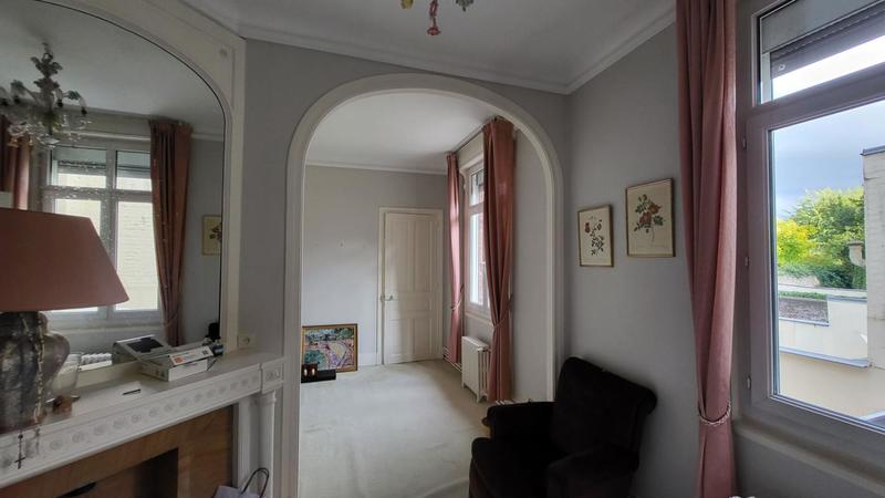 Maison - 277 m² - 8 pièces