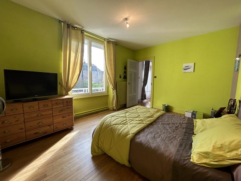 Appartement - 218 m² - 6 pièces