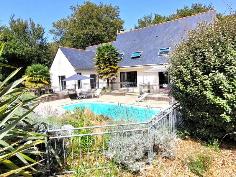 Maison - 250 m² - 11 pièces