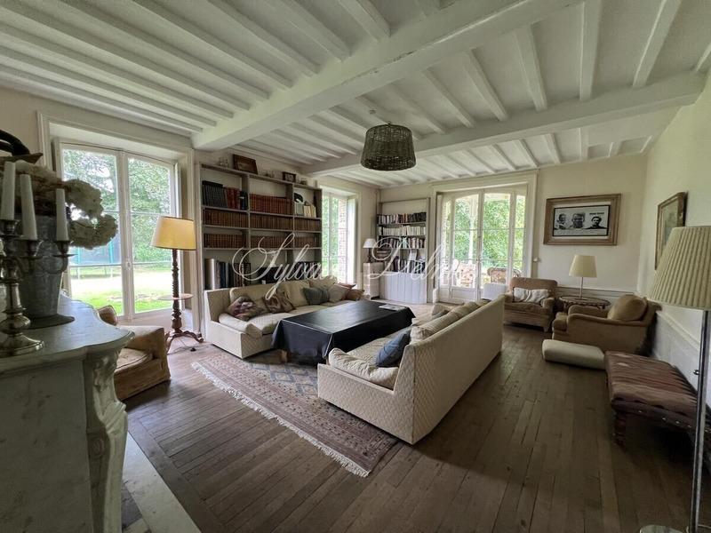 Château - 4 400 m² - 35 pièces