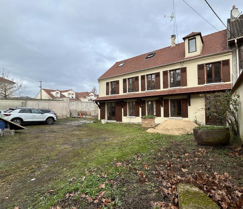 Maison - 195 m² - 9 pièces