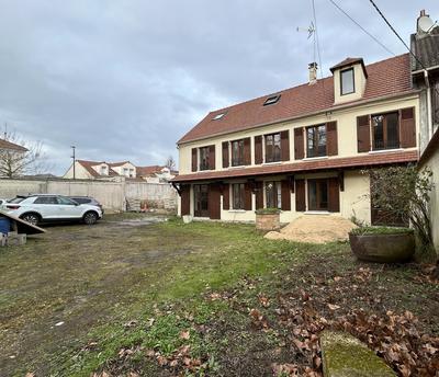 Maison - 195 m² - 9 pièces