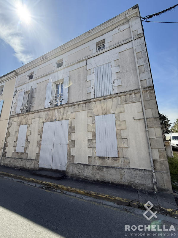 Maison ancienne - 183 m² - 8 pièces