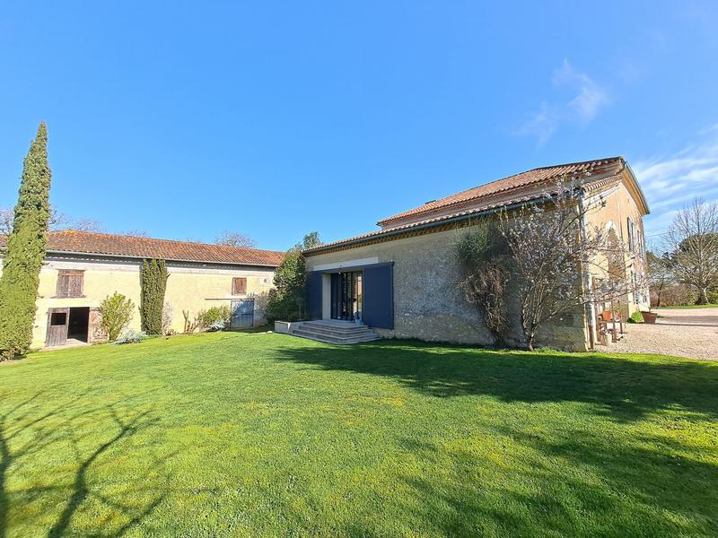 Maison - 390 m² - 10 pièces