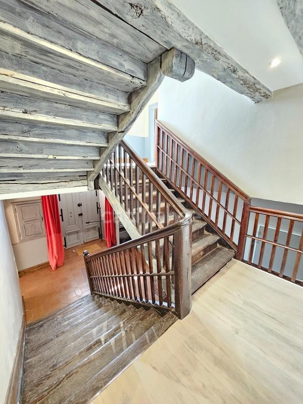 Propriété - 820 m² - 18 pièces