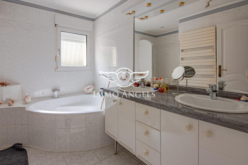 Maison traditionnelle - 135 m² - 7 pièces