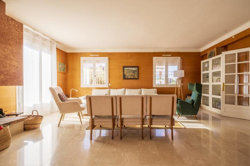 Maison - 217 m² - 7 pièces