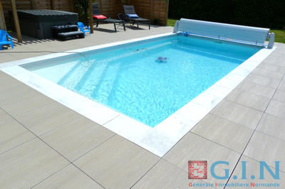 Maison - 213 m² - 10 pièces