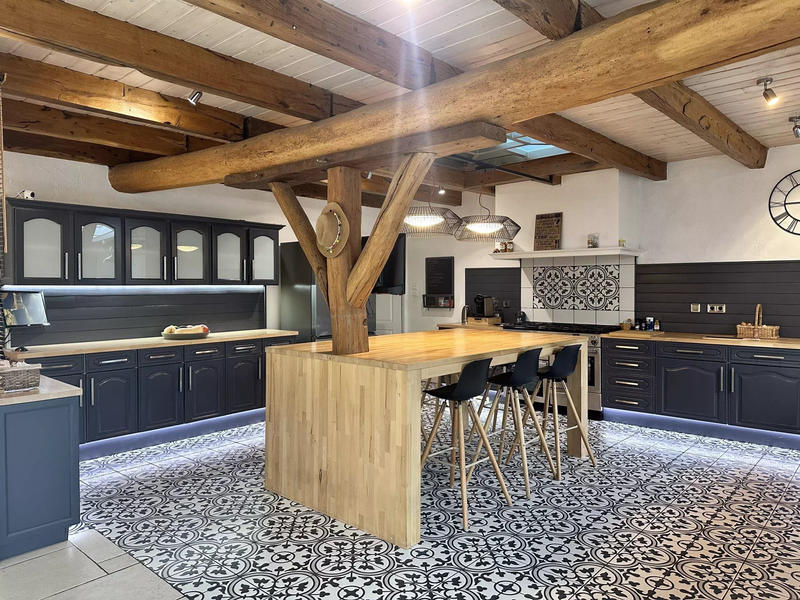 Maison - 304 m² - 10 pièces